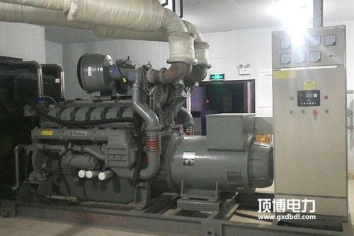 1000千瓦帕金斯广西顶博发电机组制造机房